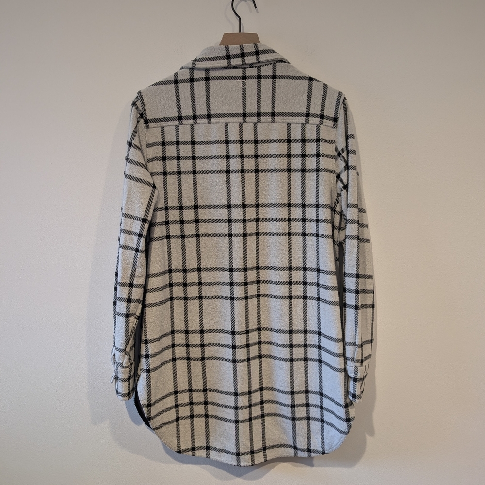7 Diamonds | Generation Long Sleeve Shacket | White/Gray and Black | Medium - Picture 4 of 7